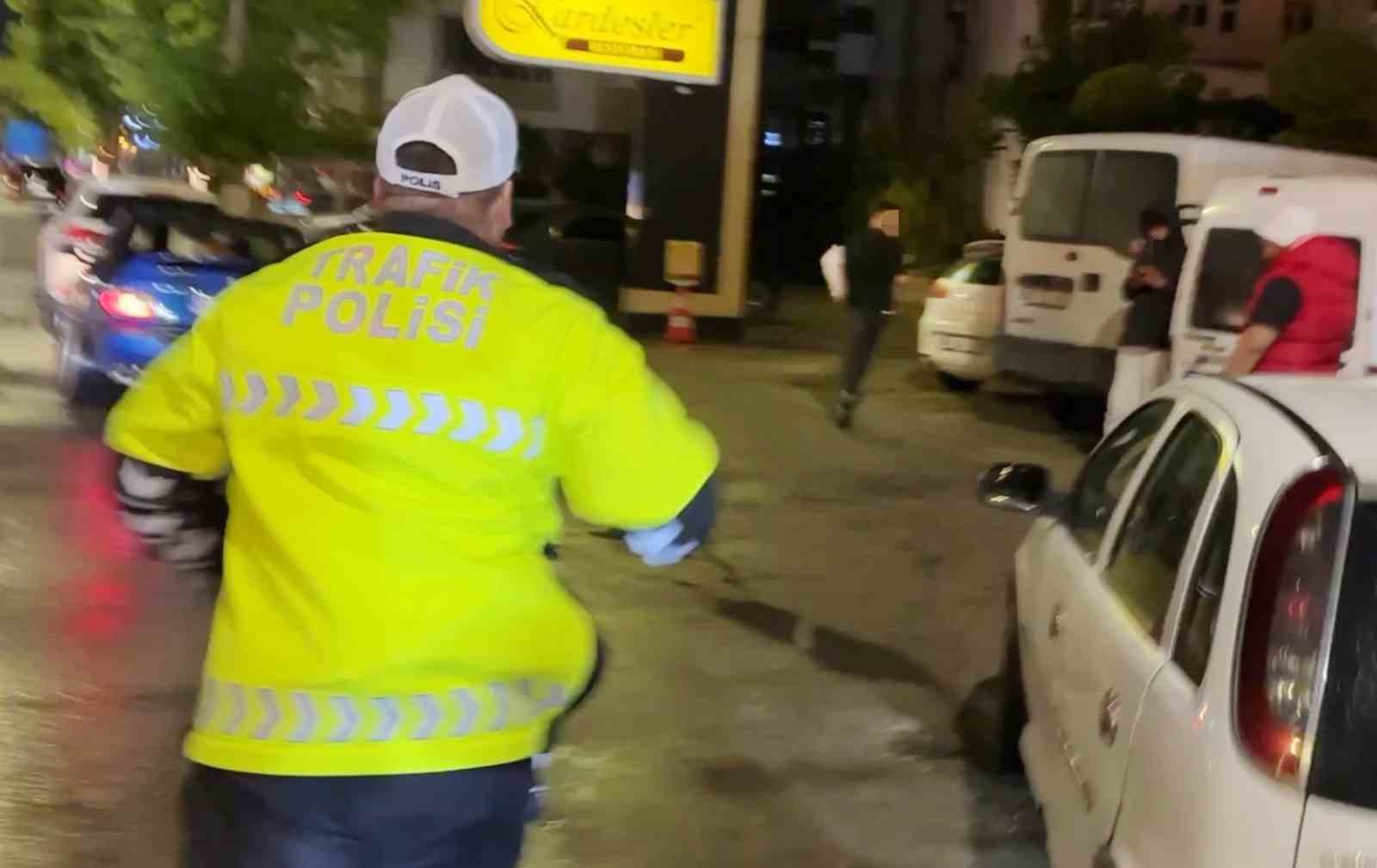 polise once yalvardi sonra kufurler edip kacti o anlar kamerada 1 zDbOva7a