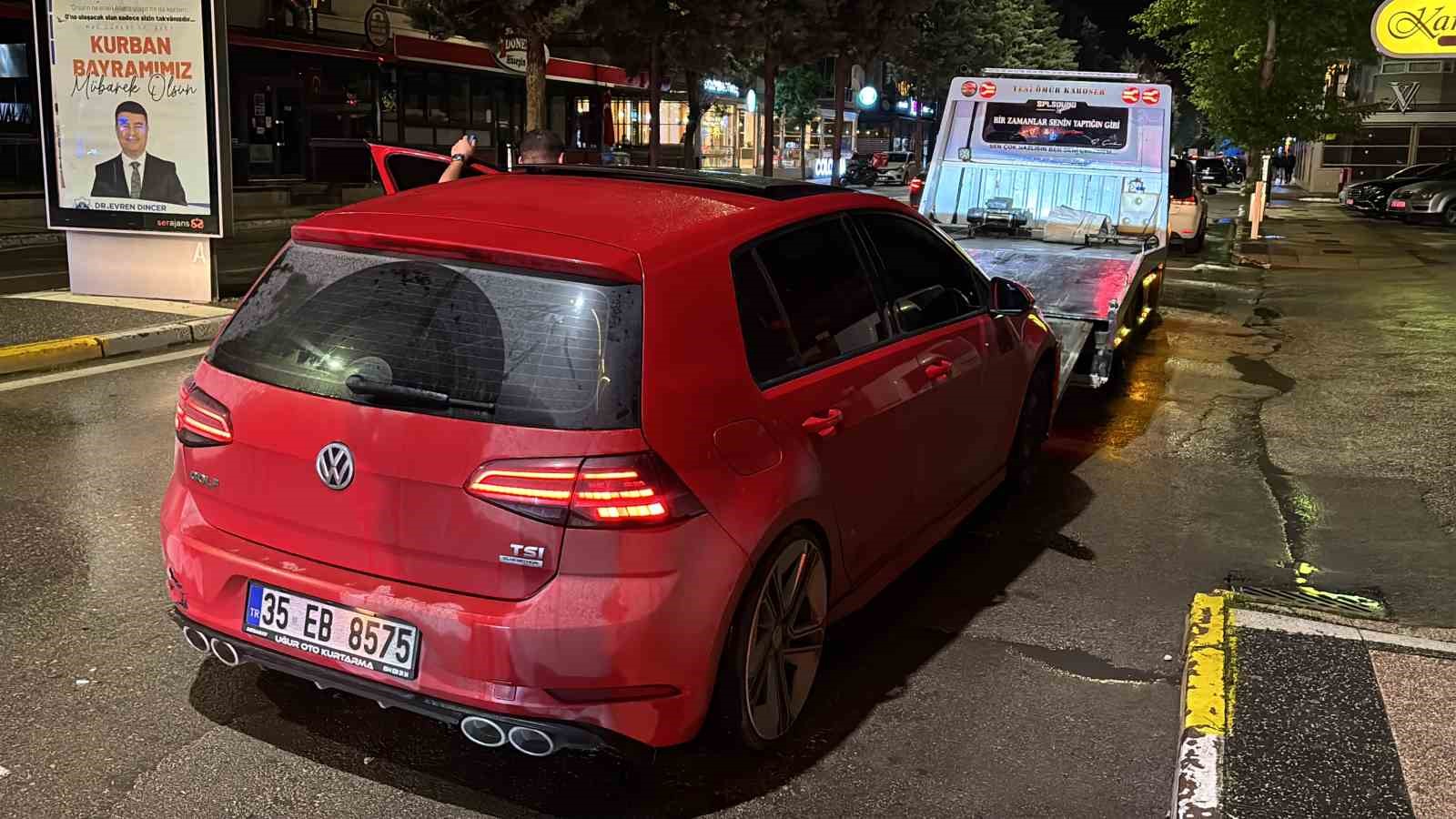 polise once yalvardi sonra kufurler edip kacti o anlar kamerada 12 puHH8Ylw