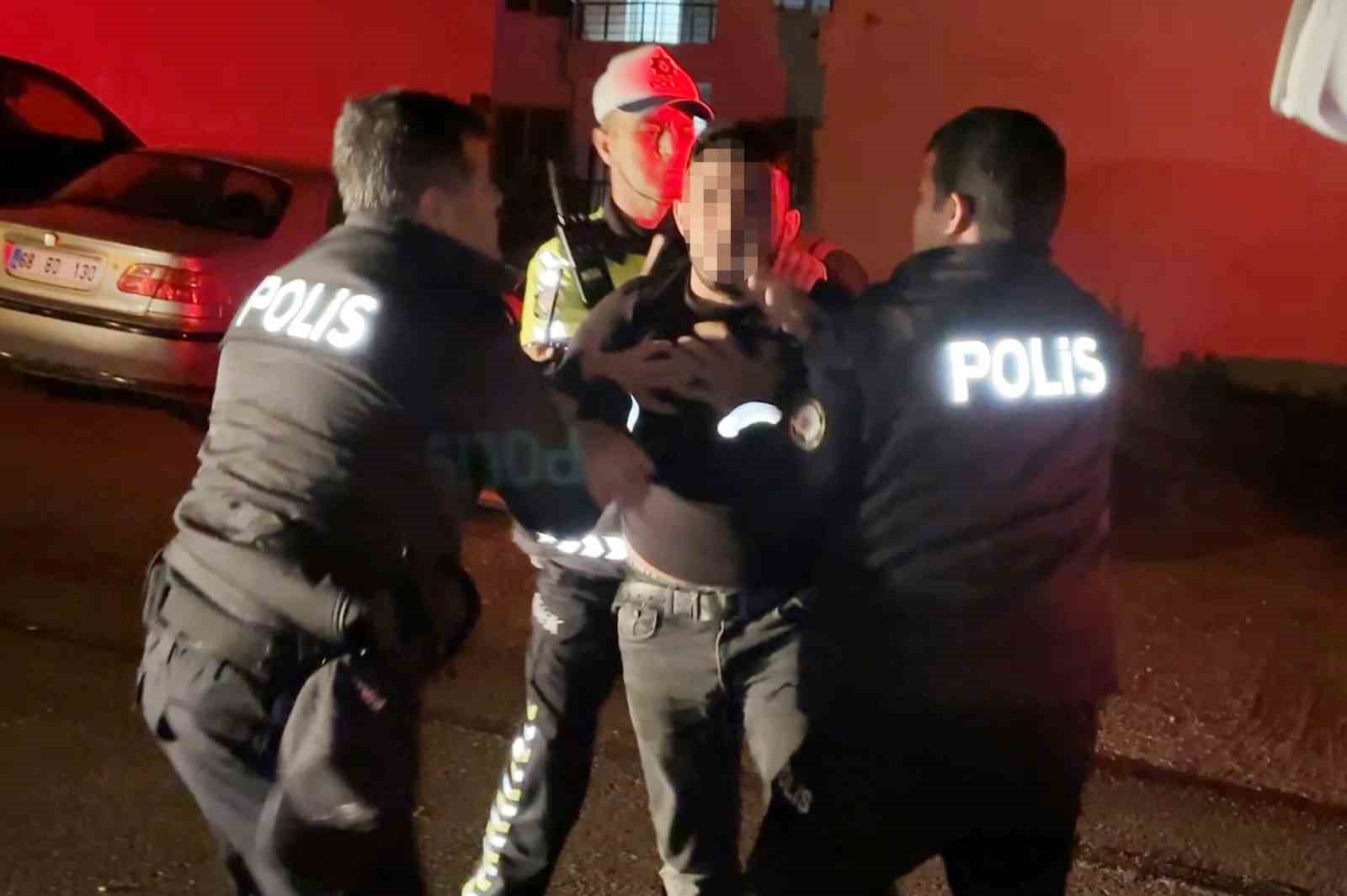 polise once yalvardi sonra kufurler edip kacti o anlar kamerada 3