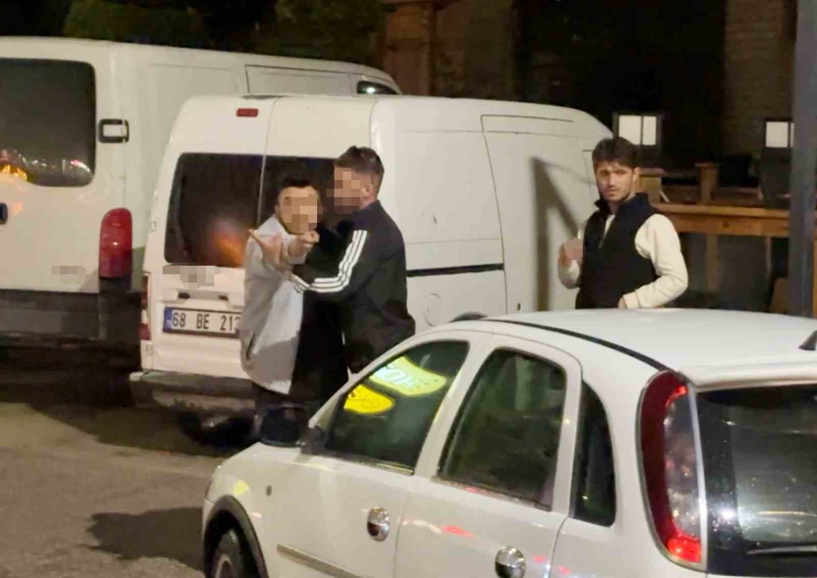 polise once yalvardi sonra kufurler edip kacti o anlar kamerada 4 JkinEI4D