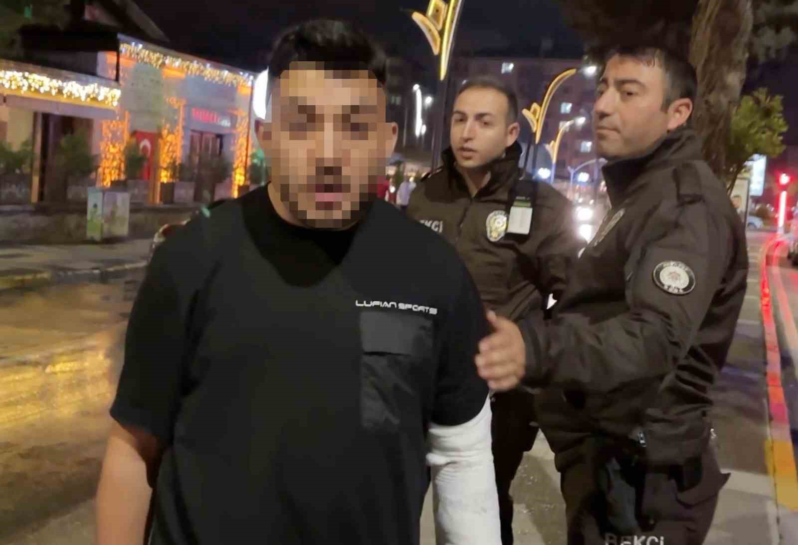 polise once yalvardi sonra kufurler edip kacti o anlar kamerada 8 g8X85vc4