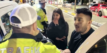 polise-once-yalvardi-sonra-kufurler-edip-kacti-o-anlar-kamerada-9GuFwImM.jpg