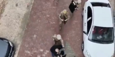 polise-silahla-mukavemet-gosteren-sahis-ozel-harekat-operasyonuyla-yakalandi-xQPl5pIG.jpg