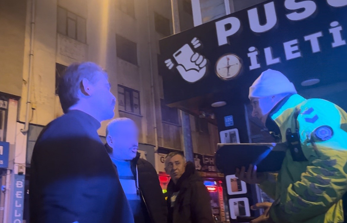 polise yakalanan alkollu surucu direksiyonda agabeyim vardi 1 eT3S6pmz
