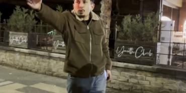 polise-zor-anlar-yasatti-gazeteciyi-gorunce-cekin-beni-dedi-6v3iujpg.jpg