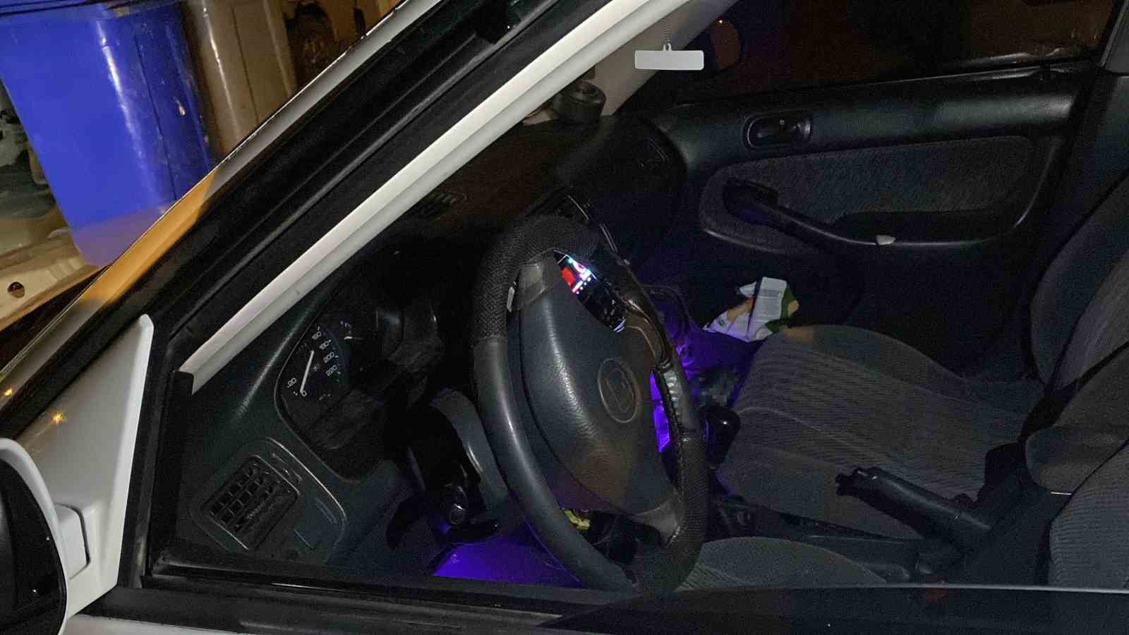 polisi gorunce aracini calisir vaziyette birakip kacti 2 rXcyjIMN