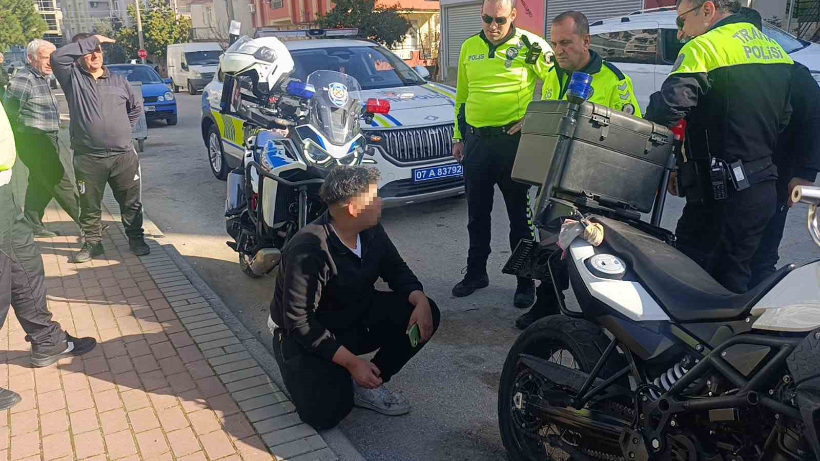 polisi gorunce motosikleti bahceye atan surucu ceza yemekten kurtulamadi 2