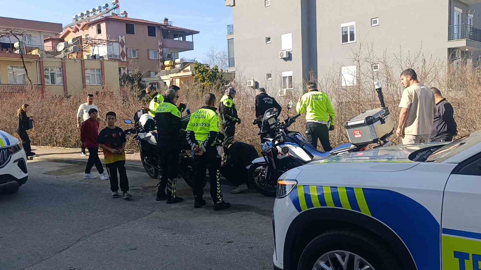 polisi gorunce motosikleti bahceye atan surucu ceza yemekten kurtulamadi 4 UgHQ6ame