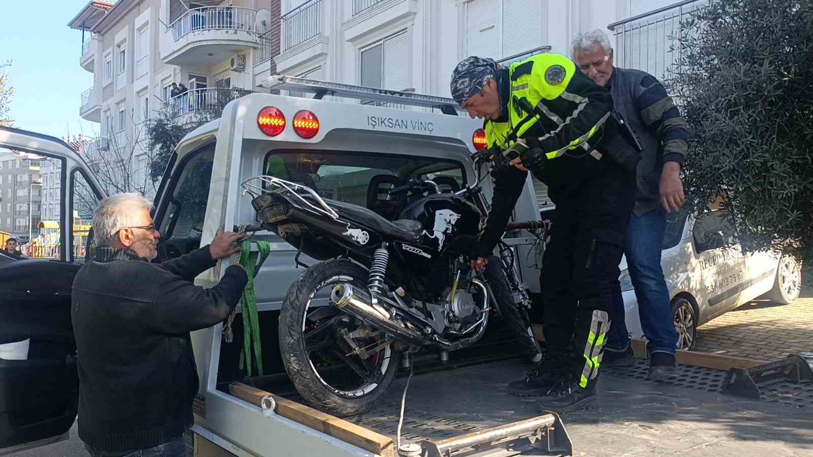 polisi gorunce motosikleti bahceye atan surucu ceza yemekten kurtulamadi 5 Jt6aQvnJ