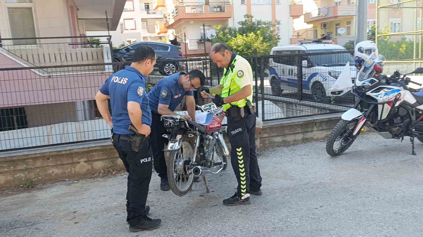 Polisi karşısında görünce motosikleti bırakıp kaçtı 4 polisi karsisinda gorunce motosikleti birakip kacti 0 KufhGlP9