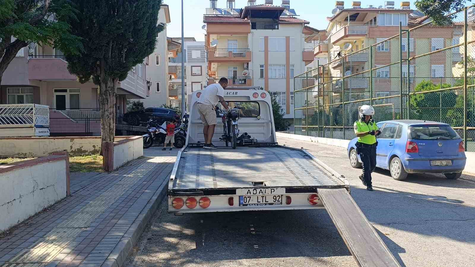 Polisi karşısında görünce motosikleti bırakıp kaçtı 5 polisi karsisinda gorunce motosikleti birakip kacti 1 grKXuzL9