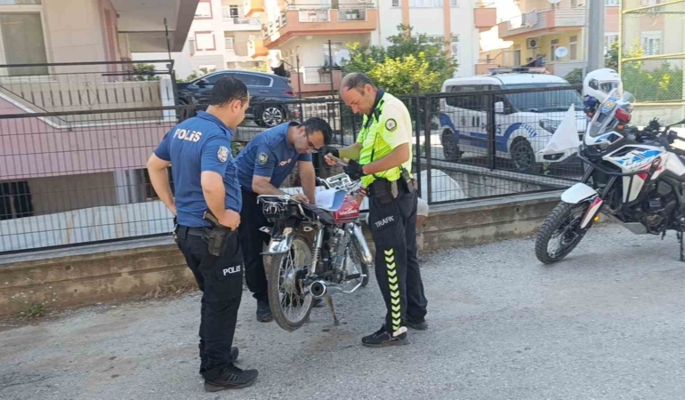 polisi-karsisinda-gorunce-motosikleti-birakip-kacti-rqrCTDWB.jpg