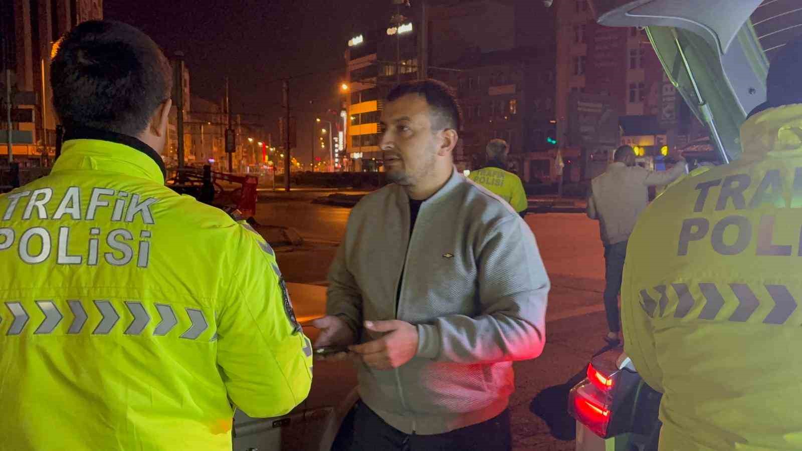 polisin alkollu yolcuyla imtihani kamerada 3 GGW5qjYP
