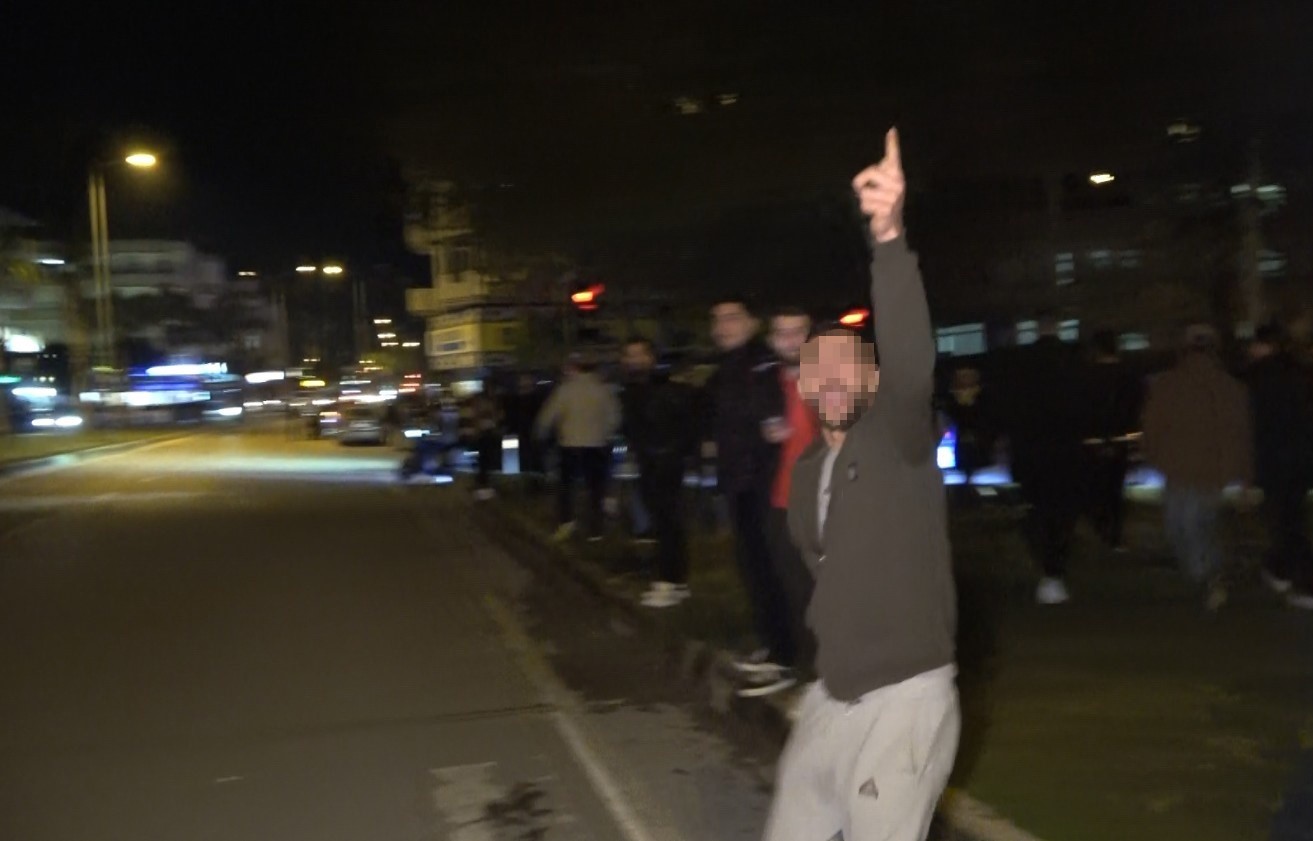 Polisin bir kadını ölümün ucundan aldığı olayda sözleriyle pes dedirten kişi gözaltına alındı 5 polisin bir kadini olumun ucundan aldigi olayda sozleriyle pes dedirten kisi gozaltina alindi 1 CNGOSnjm