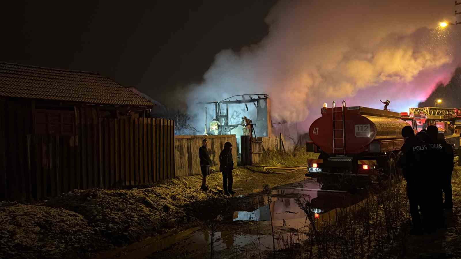 polisin dikkati ahir ve evi yanmaktan kurtardi 2 w3rbv7lC