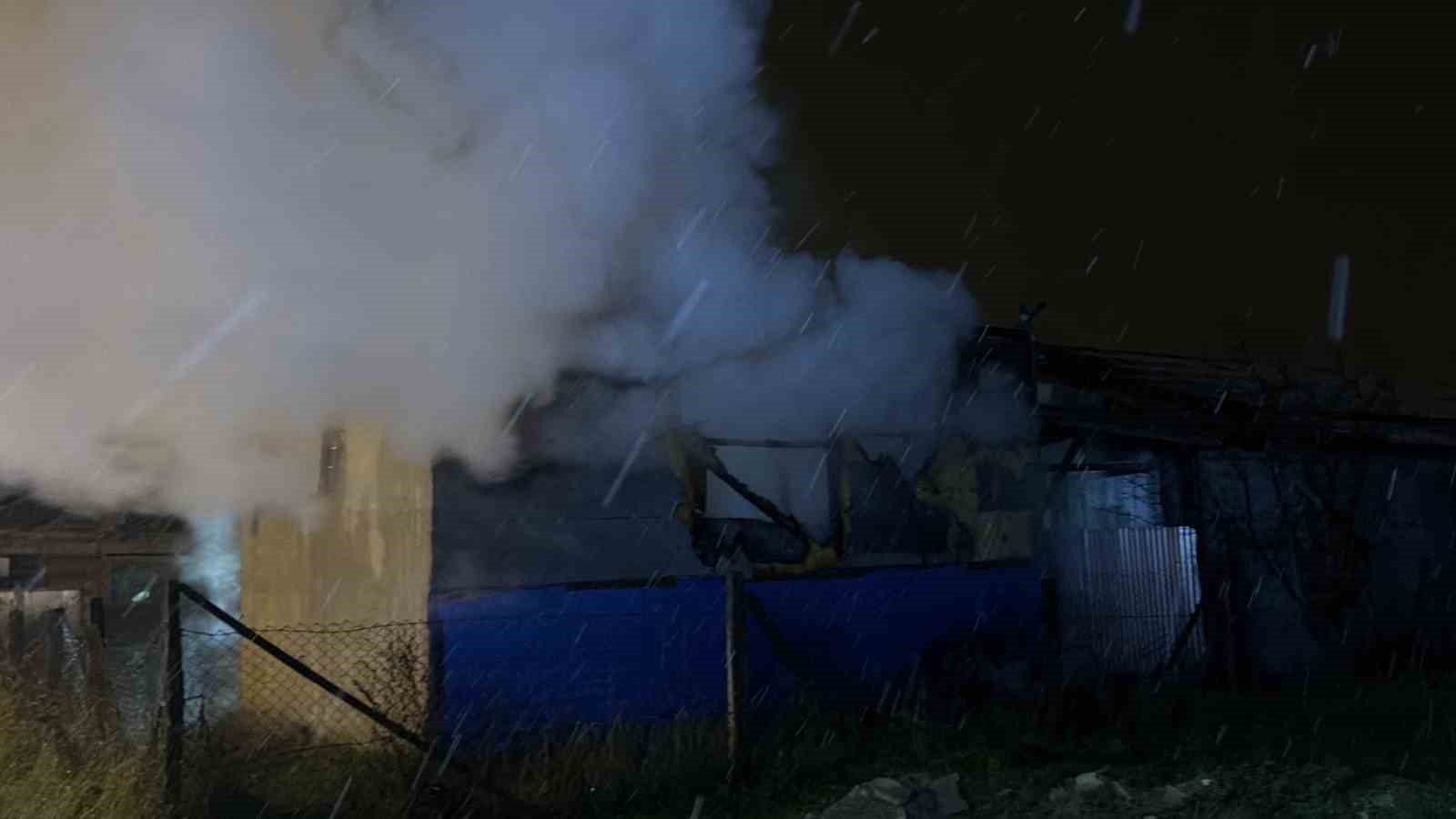 polisin dikkati ahir ve evi yanmaktan kurtardi 5