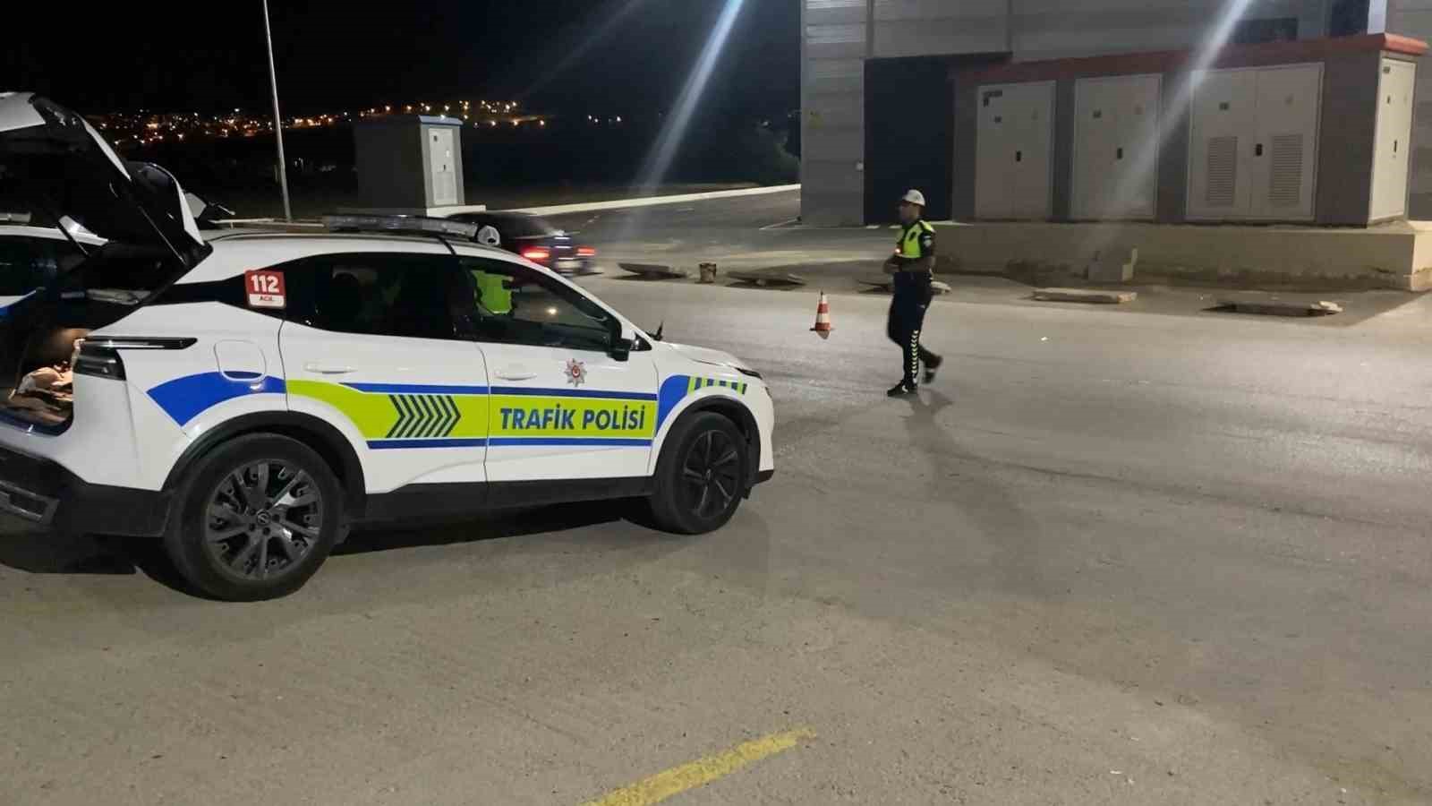 Polisin ’Dur’ ihtarına uymadı, 490 bin lira ceza yedi 6 polisin dur ihtarina uymadi 490 bin lira ceza yedi 2 pORfZEgv