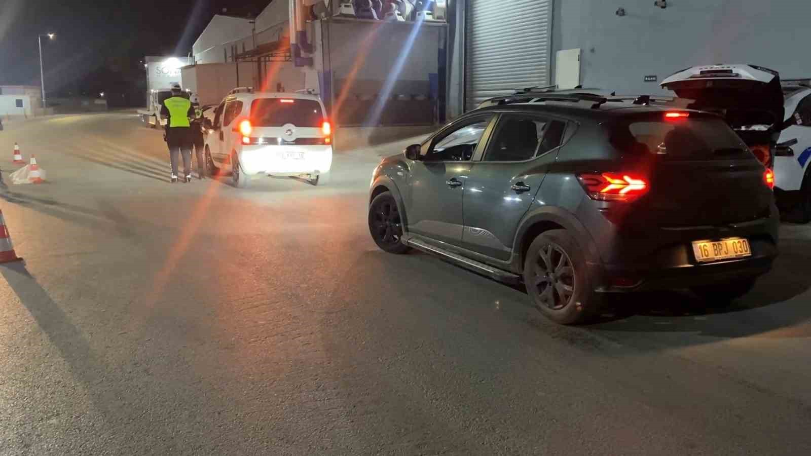 Polisin ’Dur’ ihtarına uymadı, 490 bin lira ceza yedi 7 polisin dur ihtarina uymadi 490 bin lira ceza yedi 3 hPGYUAFY