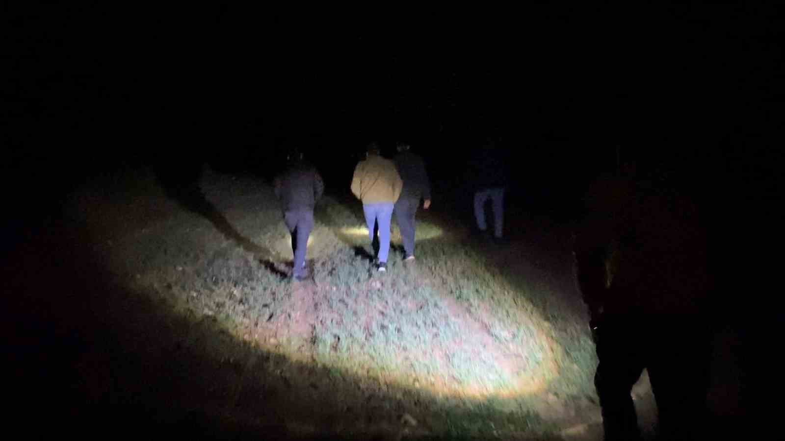 polisin dur ihtarina uymadi camura saplaninca yaya olarak kacti 3 szptM5nR