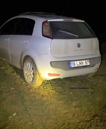 polisin-dur-ihtarina-uymadi-camura-saplaninca-yaya-olarak-kacti-7Ae7Onhf.jpg