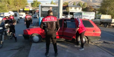 polisin-dur-ihtarina-uymadi-kacarken-kaza-yapti-aracta-uyusturucu-ele-gecirildi-zHmlC2JD.jpg