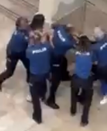 polisin-onunde-kadin-kavgasi-mBjIyhj6.jpg