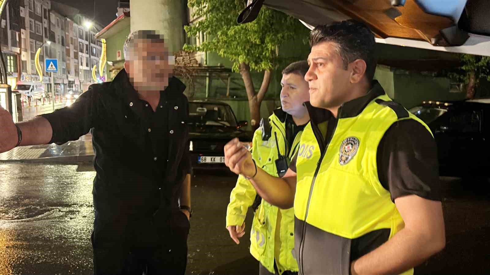 polisin yagmur altinda alkollu surucu ve arkadasi ile imtihani kamerada 4