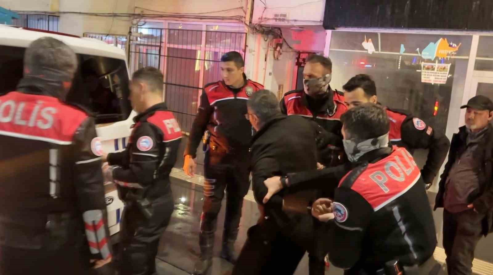 polisin yagmur altinda alkollu surucu ve arkadasi ile imtihani kamerada 8 Ha93YRka
