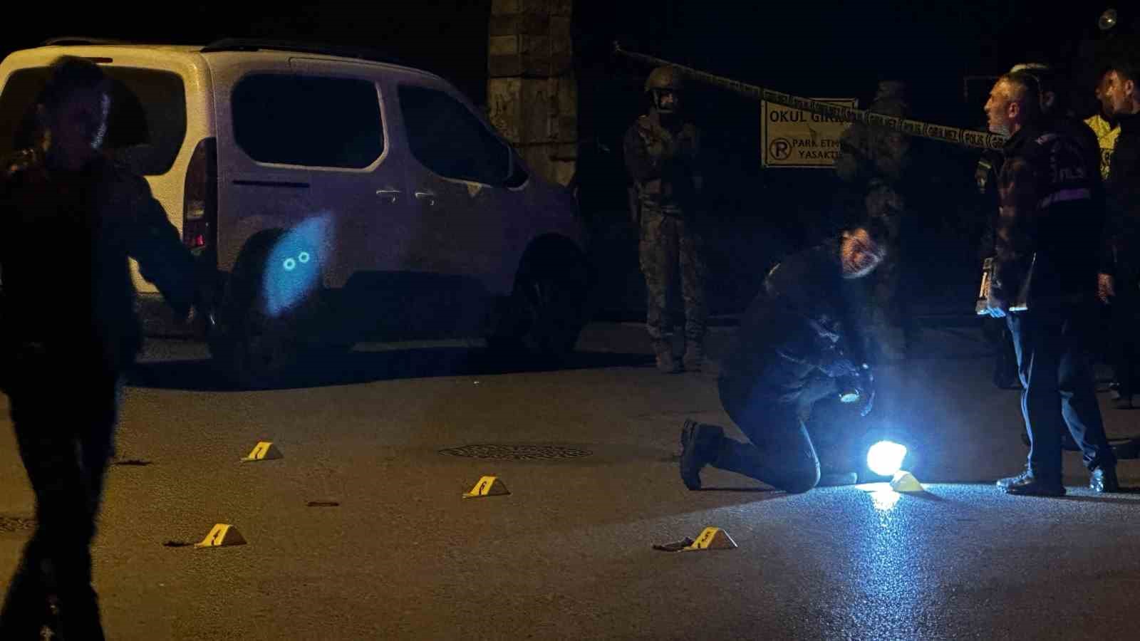 polisle 3 sokak boyunca catisti okul onunde vurularak etkisiz hale getirildi korku dolu anlar ZHXBI2Oq