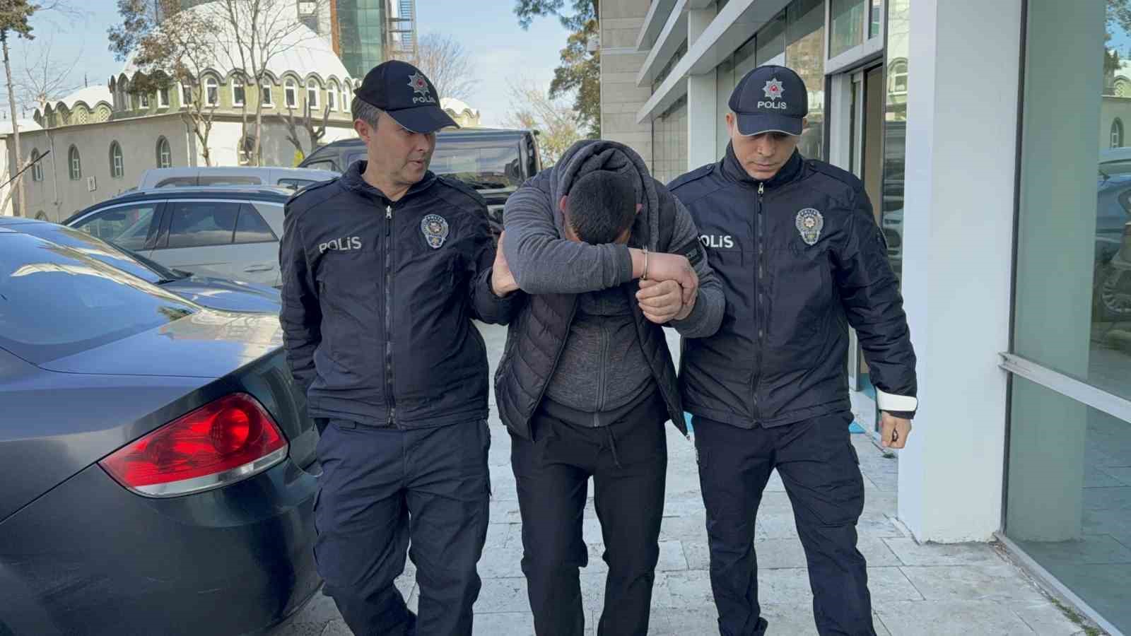 polislere saldirip polis aracina zarar veren alkollu sahis tutuklandi 1 OrCyvcHy