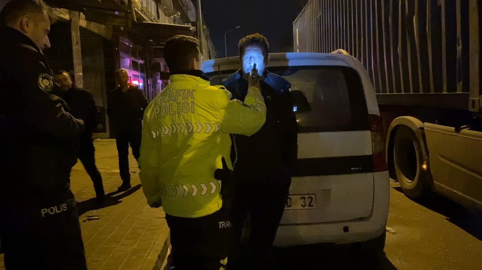 polislerin alkollu surucuyle imtihani 6 9kmyQq9e
