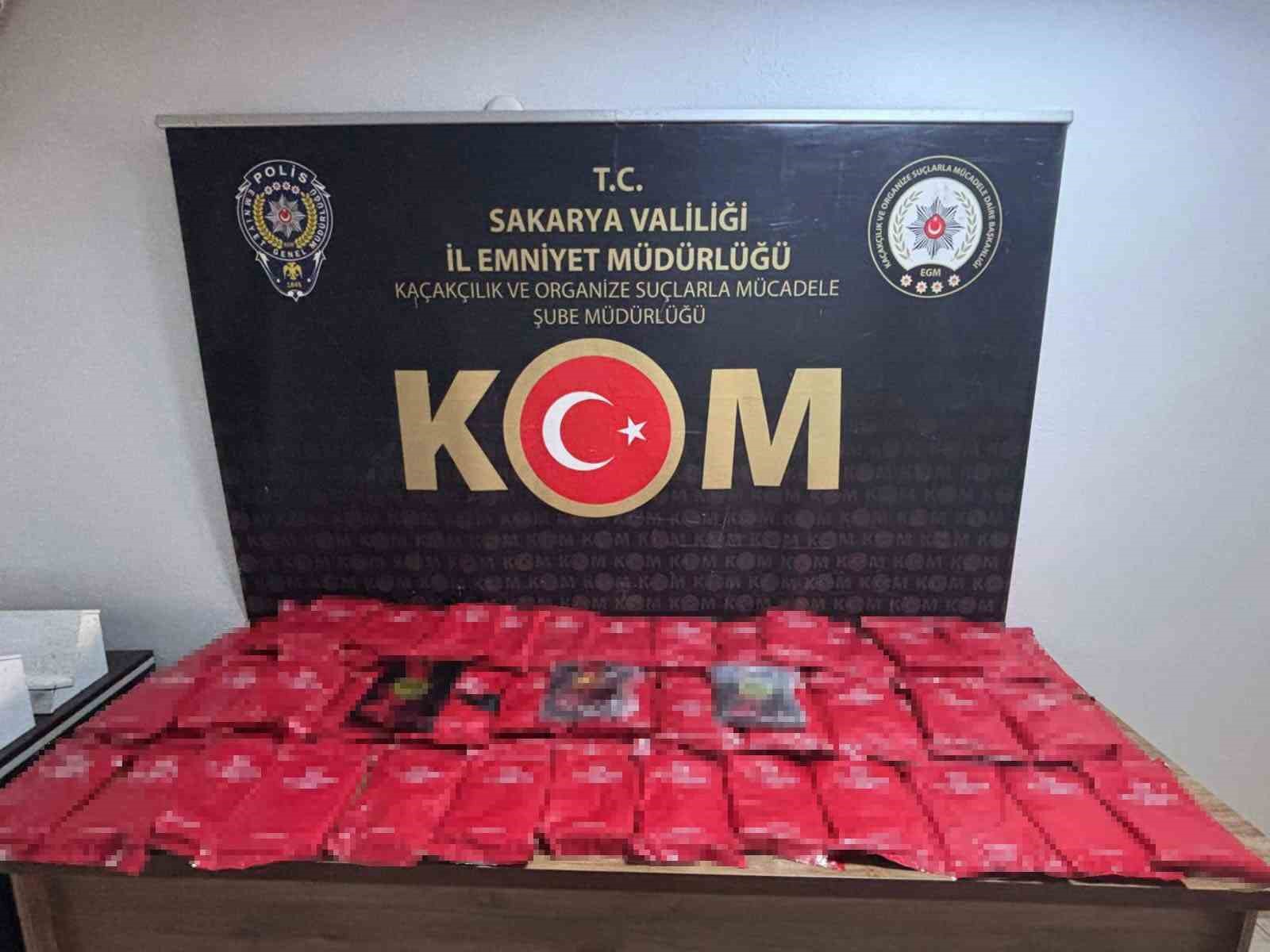 polisten 4 ayri kacakcilik operasyonu 5 gozalti 0 rlYWqBEt