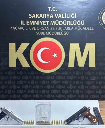 polisten-4-ayri-operasyon-8-ruhsatsiz-silah-ele-gecirildi-4-supheli-gozaltina-alindi-5uOImKqz.jpg