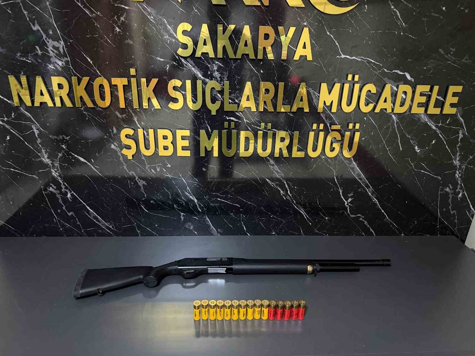 polisten iki ilcede uyusturucu operasyonu 3 tutuklama 1 I6RNFXJv