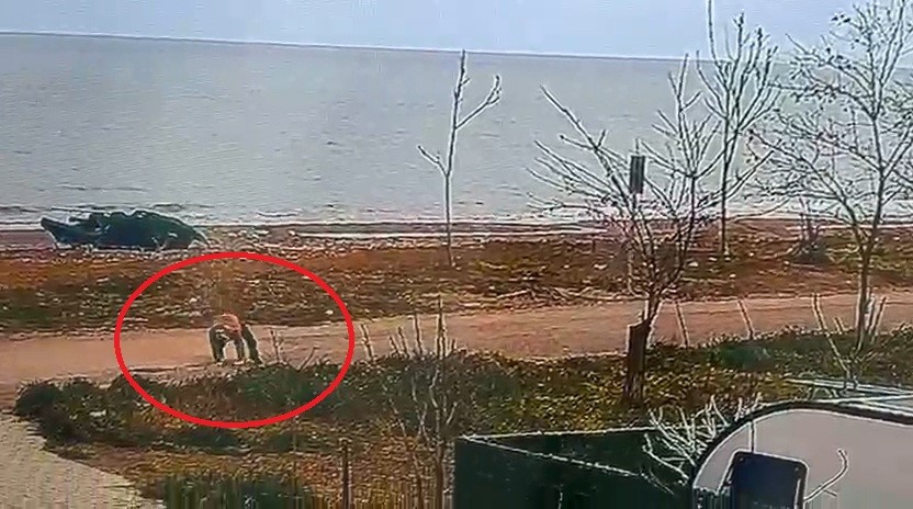 polisten kacan 16 yillik hukumlu yere dusunce yakalandi 0 ycaAiv1v