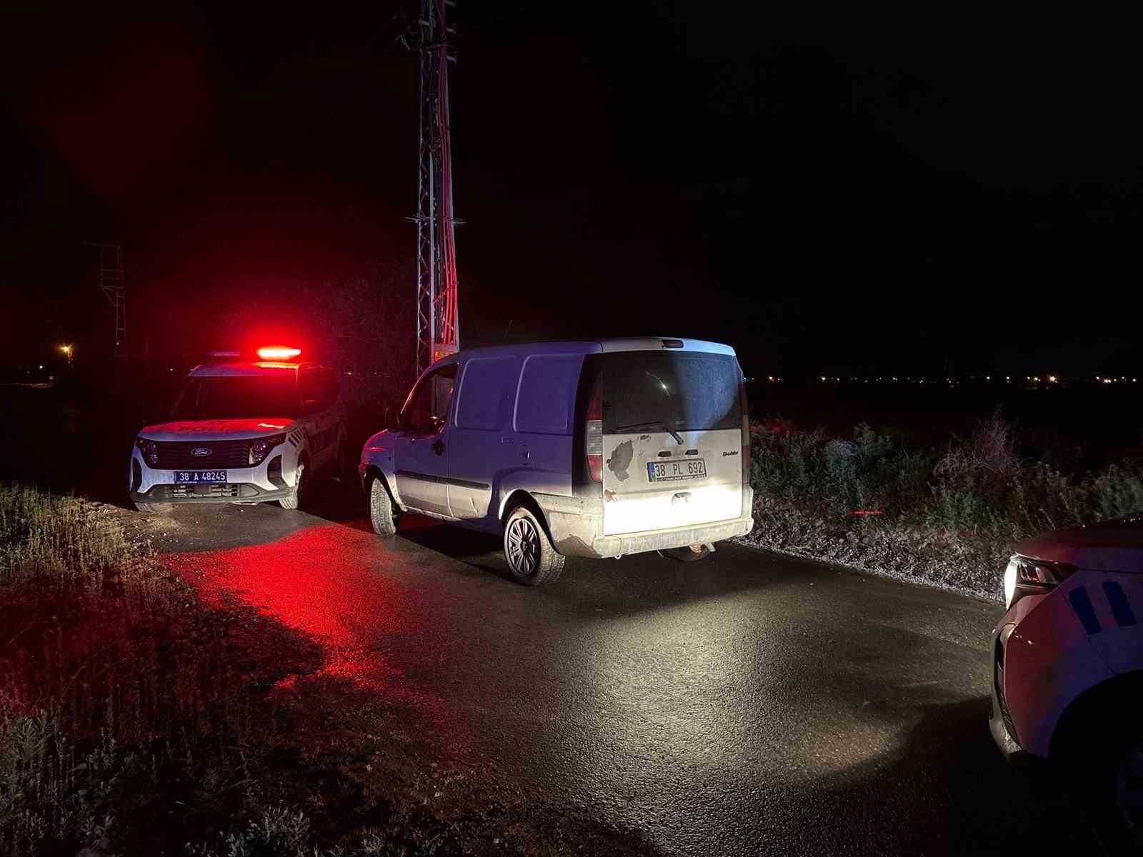polisten kacan alkollu surucu polis aracinda binecegi yeri begenmedi 3 WhuqmiTF