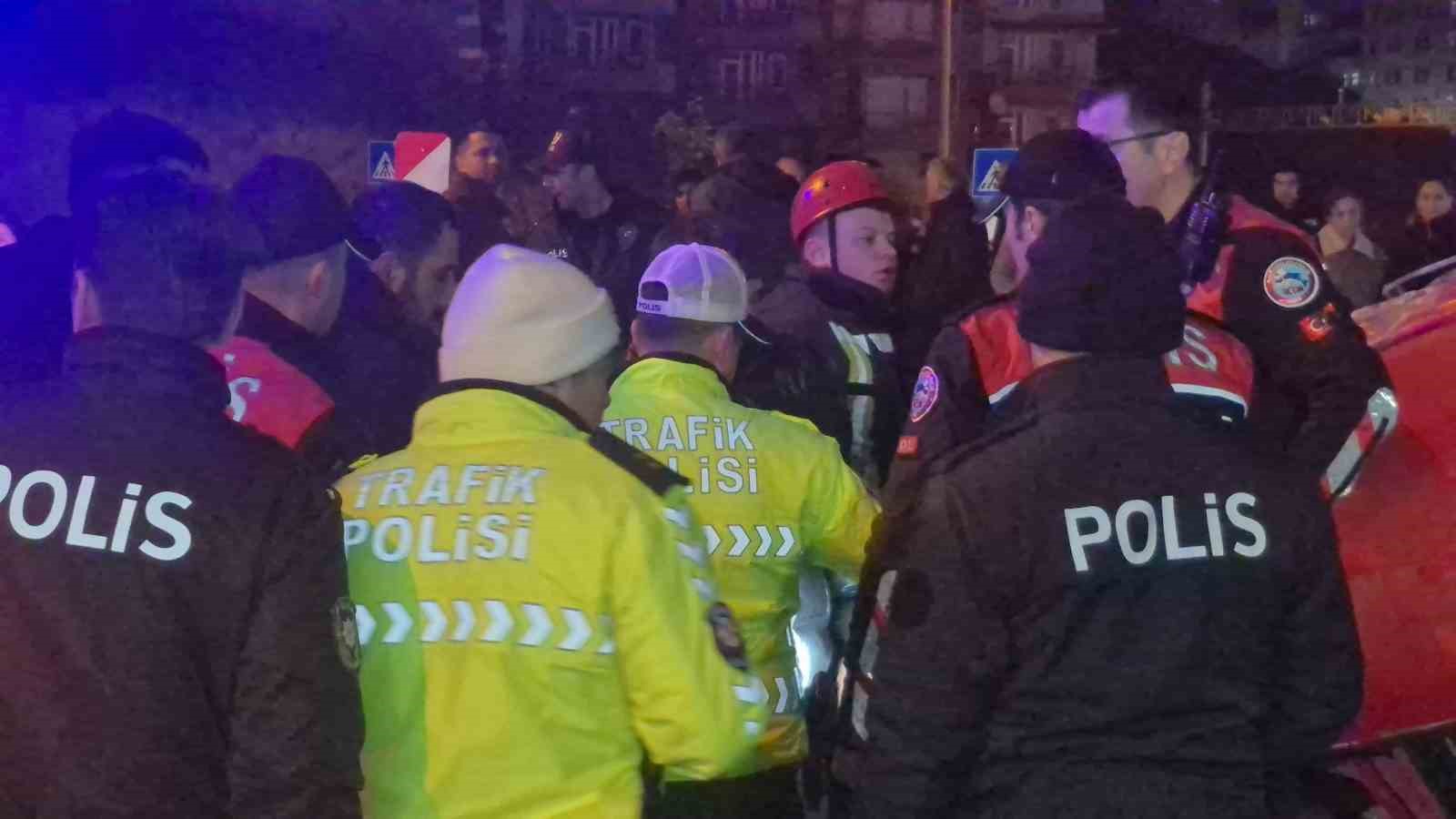 polisten kacan arac takla atti 3 yarali 1