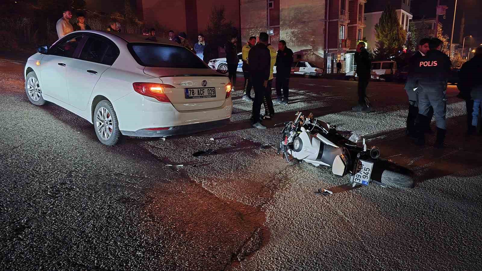 polisten kacan motosiklet otomobile carpti 2 yarali 2 nLJ1QtjR