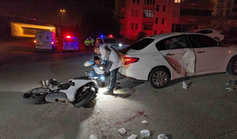 polisten-kacan-motosiklet-otomobile-carpti-2-yarali-HAbvg5VD.jpg