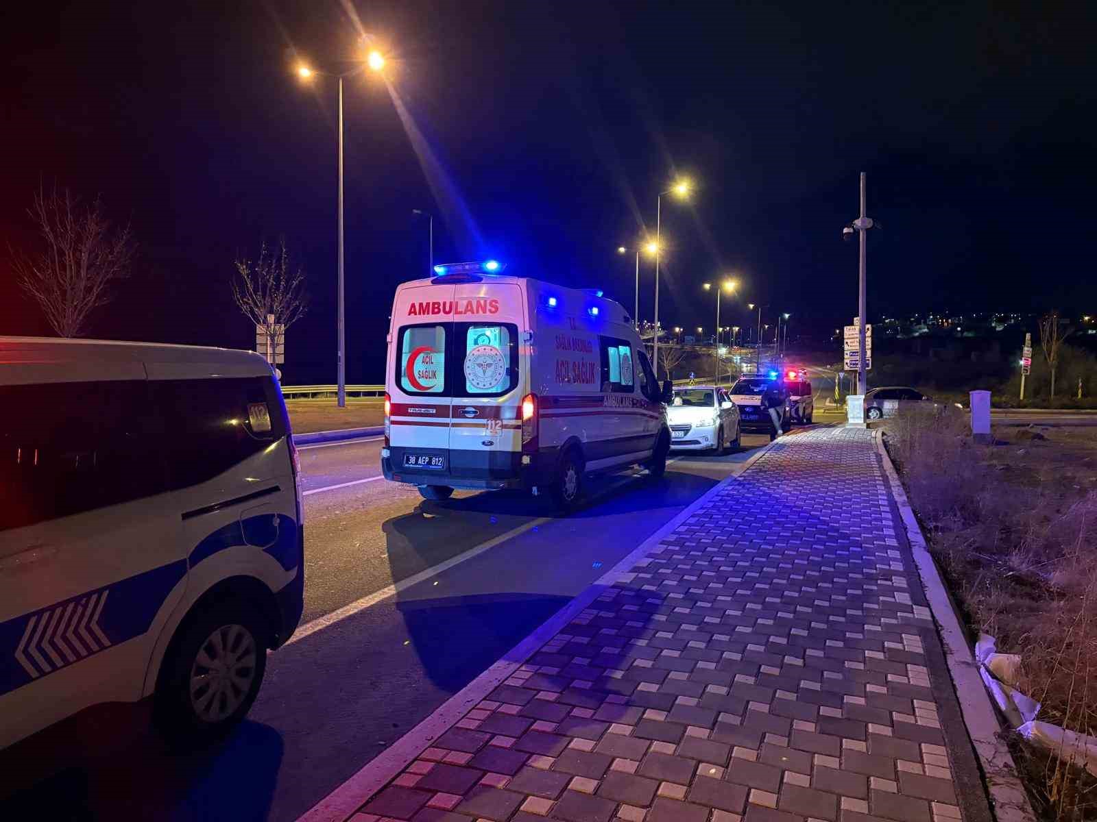 polisten kacan motosiklet surucusu ters yone girerek kaza yapti 1 yarali 4 YgaMYCCj