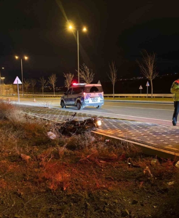 polisten-kacan-motosiklet-surucusu-ters-yone-girerek-kaza-yapti-1-yarali-s8mi2egK.jpg