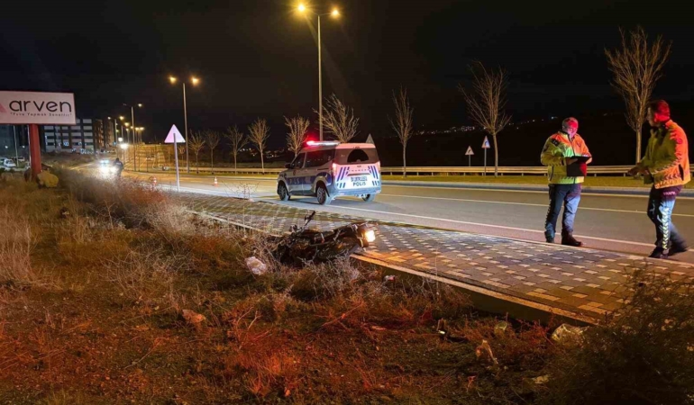 polisten-kacan-motosiklet-surucusu-ters-yone-girerek-kaza-yapti-1-yarali-s8mi2egK.jpg