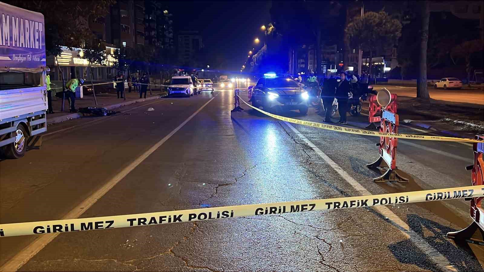 Polisten kaçan motosikletli, park halindeki kamyonete çarptı: 1 ölü 1 yaralı 6 polisten kacan motosikletli park halindeki kamyonete carpti 1 olu 1 yarali 2 9wbyXacV