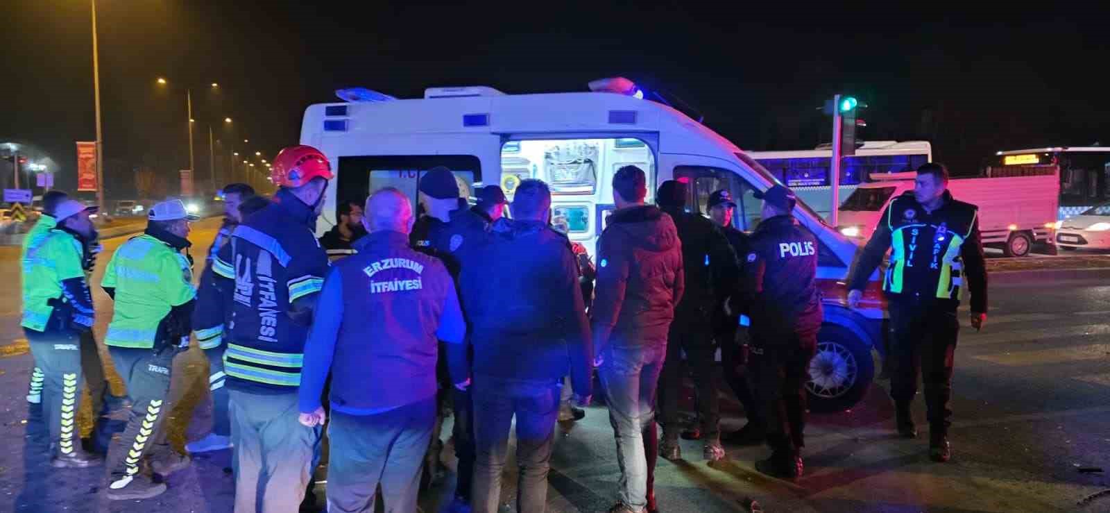 polisten kacarken kaza yapti 3 yarali 1