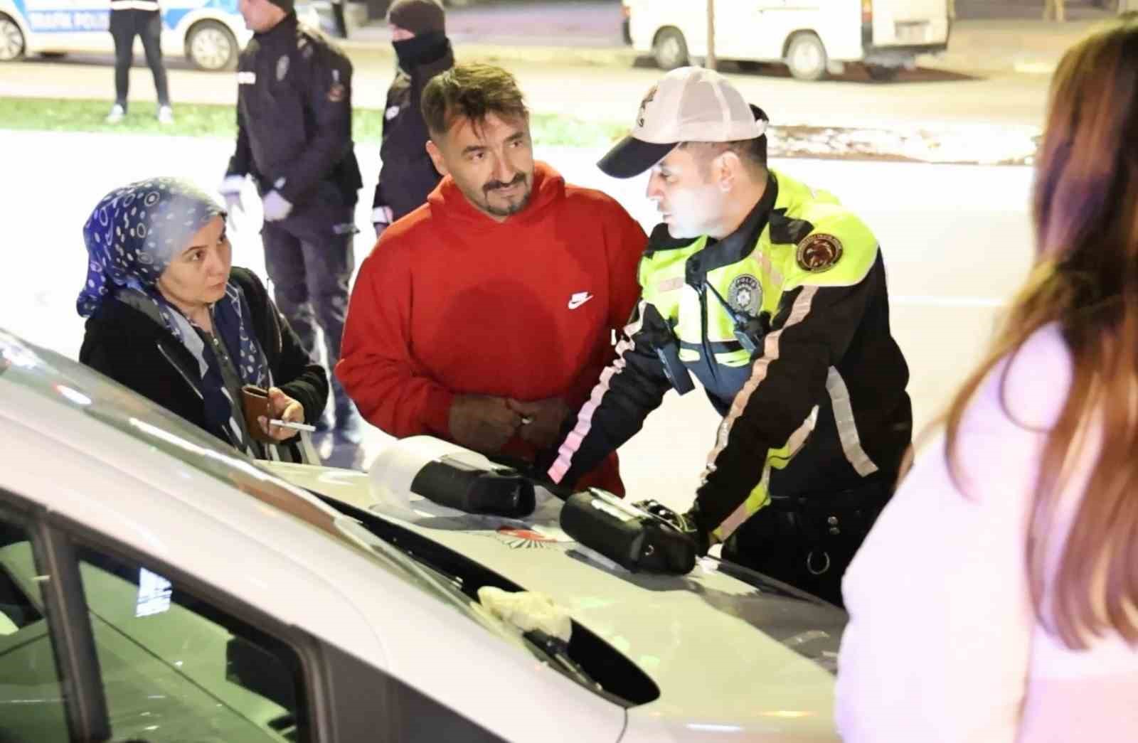 Polisten kaçmak isteyen 15 yaşındaki sürücü böyle yakalandı 5 polisten kacmak isteyen 15 yasindaki surucu boyle yakalandi 1 nDAy2HXb