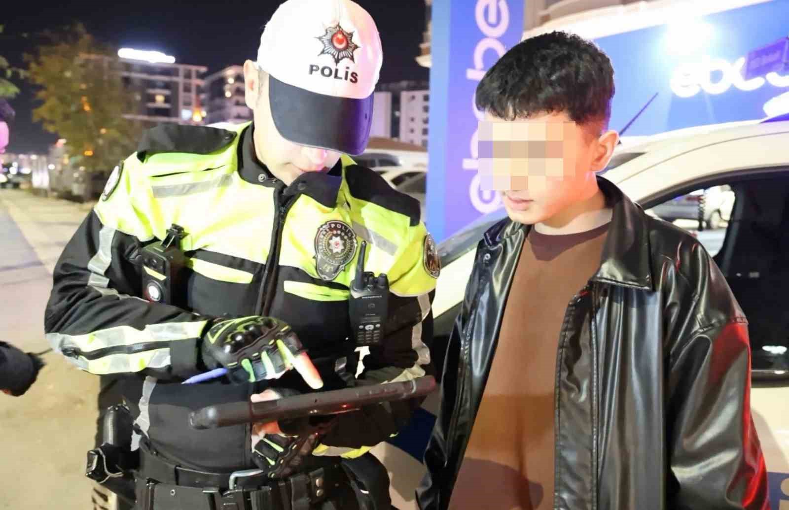 Polisten kaçmak isteyen 15 yaşındaki sürücü böyle yakalandı 7 polisten kacmak isteyen 15 yasindaki surucu boyle yakalandi 3 L2EIltL5