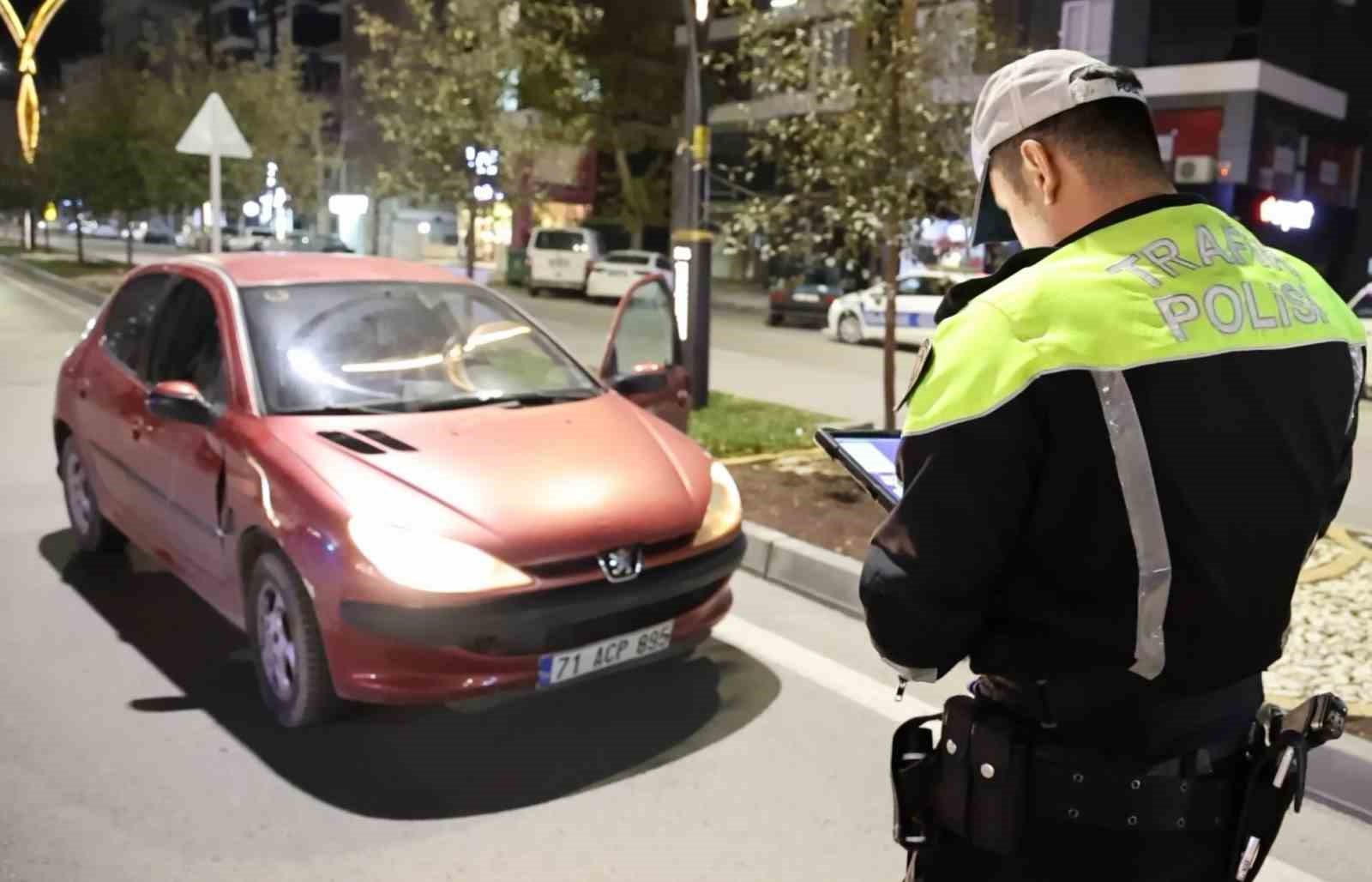 Polisten kaçmak isteyen 15 yaşındaki sürücü böyle yakalandı 8 polisten kacmak isteyen 15 yasindaki surucu boyle yakalandi 4 Wa9vIn2R