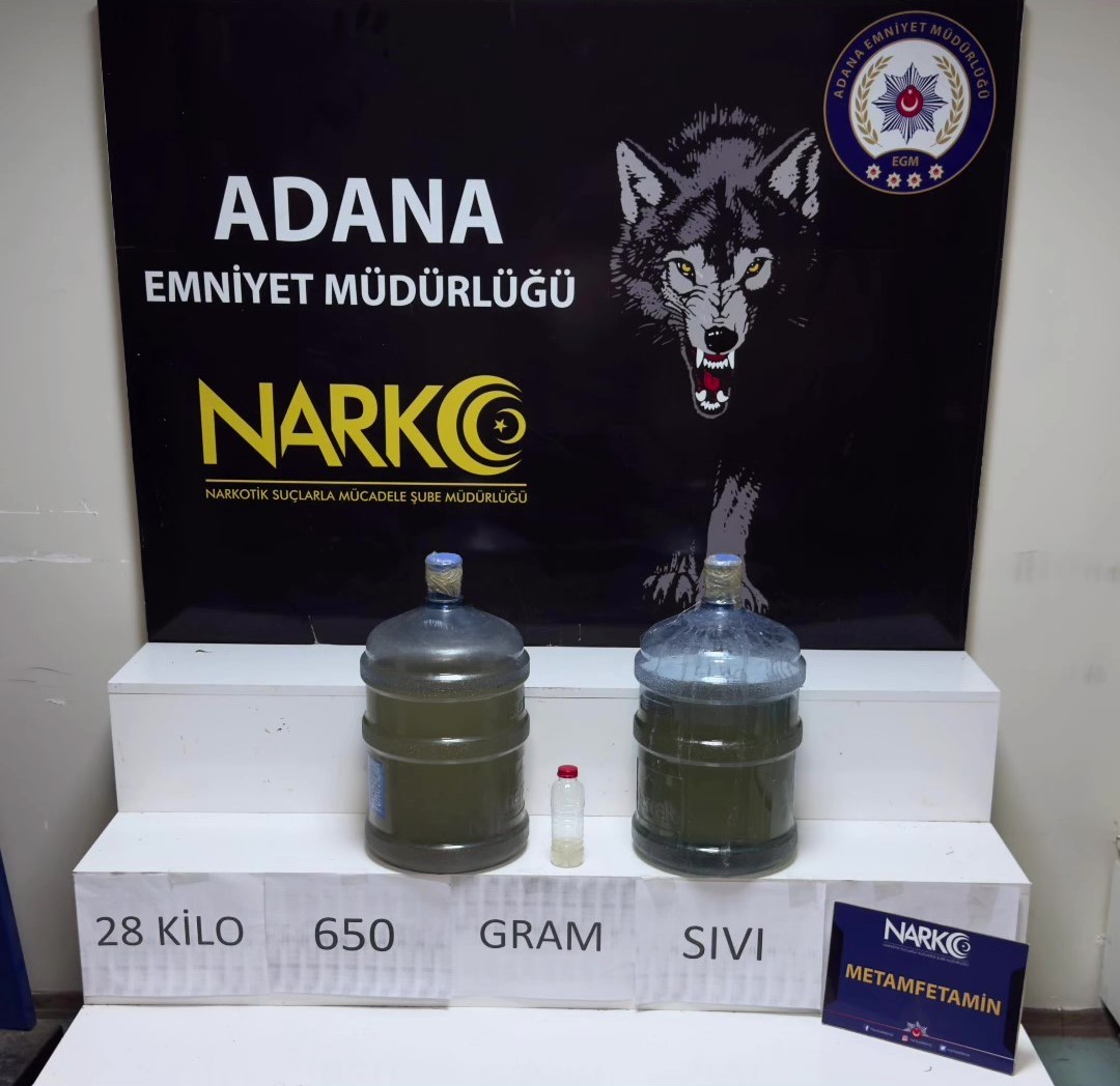 Polisten nefes kesen kovalamaca: Damacanalardan su yerine 28 kilo sıvı uyuşturucu çıktı 8 polisten nefes kesen kovalamaca damacanalardan su yerine 28 kilo sivi uyusturucu cikti 4 EhdIigrK