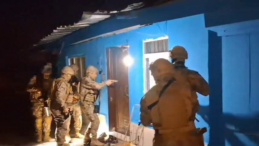 polisten sokak saticilarina operasyon 13 supheli gozaltinda 0 ELYLcPtI