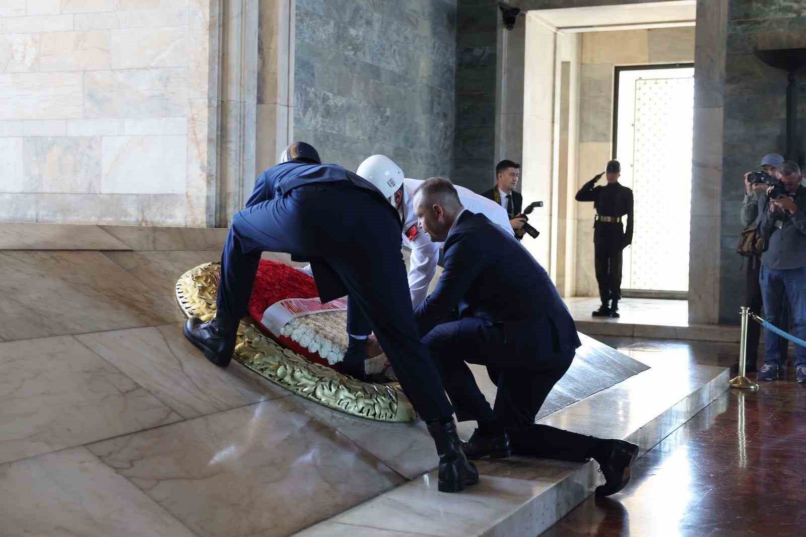Polonya Cumhurbaşkanı Nawrocki, Anıtkabir’i ziyaret etti 5 polonya cumhurbaskani nawrocki anitkabiri ziyaret etti 1 nALW5jXU